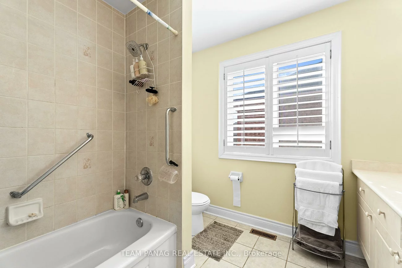 28, Cosmo, Vales of Castlemore, Brampton