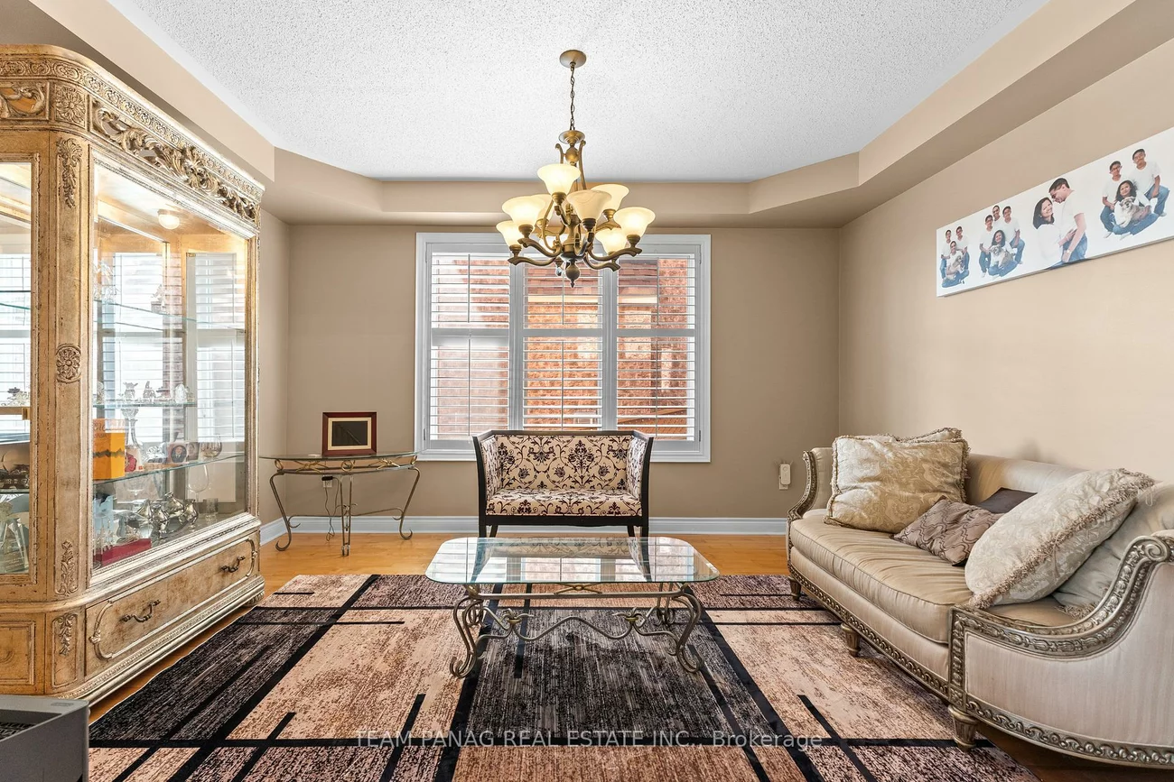 28, Cosmo, Vales of Castlemore, Brampton