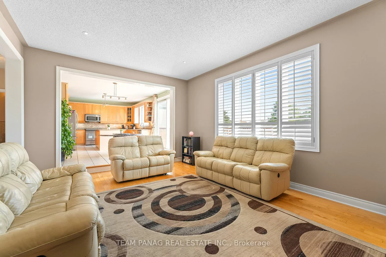 28, Cosmo, Vales of Castlemore, Brampton