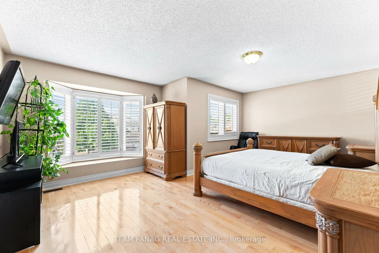 28, Cosmo, Vales of Castlemore, Brampton