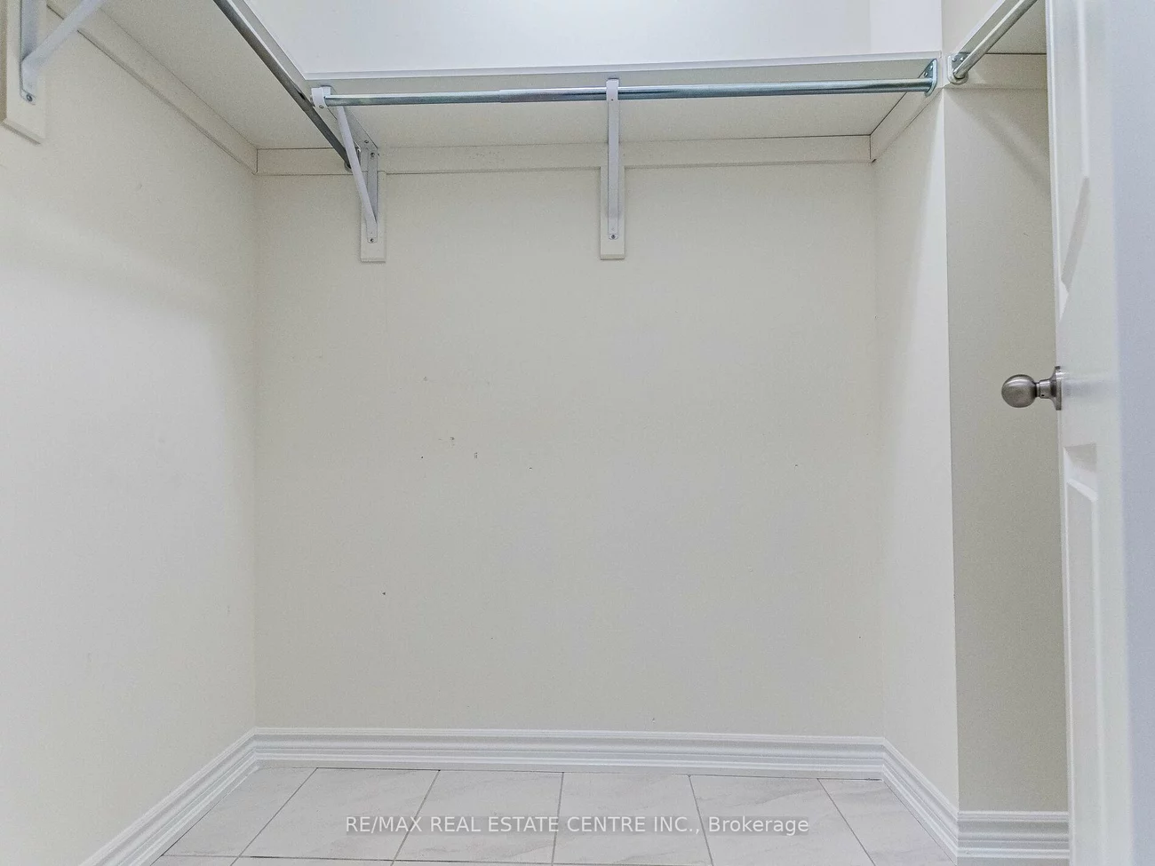 20, Fuller, Credit Valley, Brampton