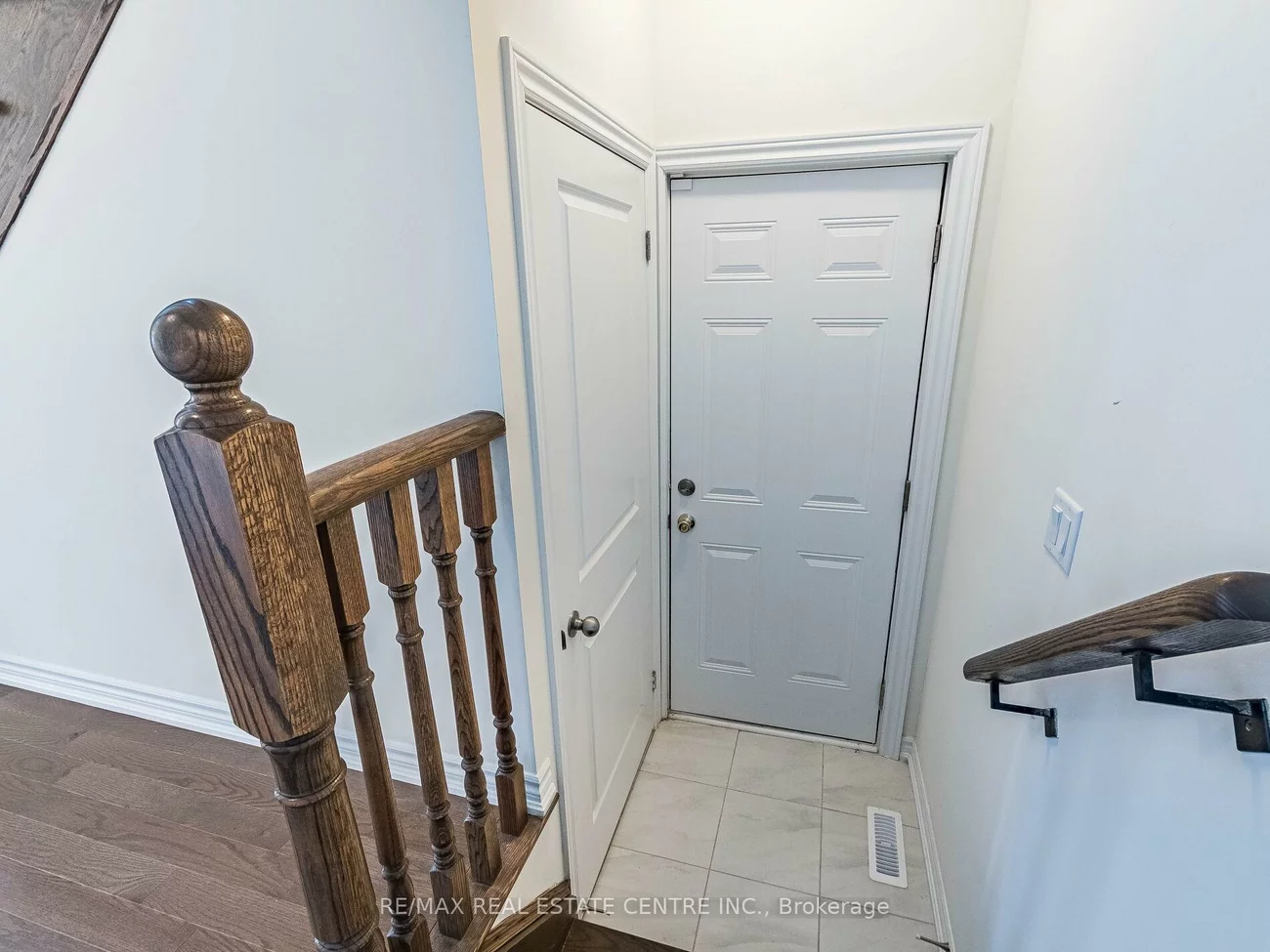 20, Fuller, Credit Valley, Brampton