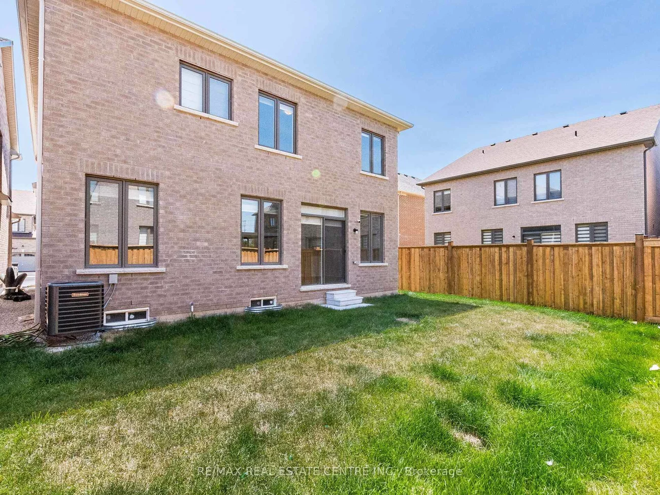 20, Fuller, Credit Valley, Brampton