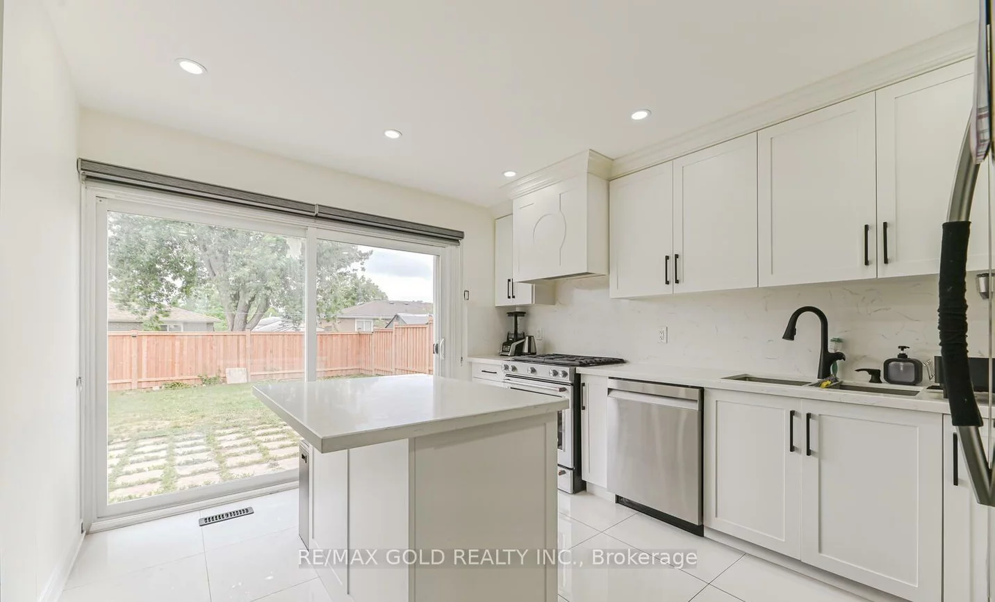 81, Drake, Southgate, Brampton