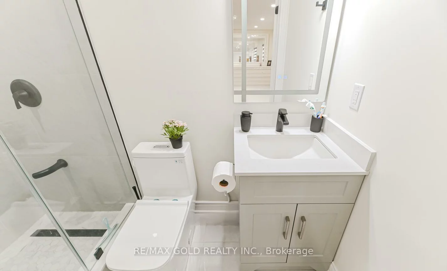 81, Drake, Southgate, Brampton