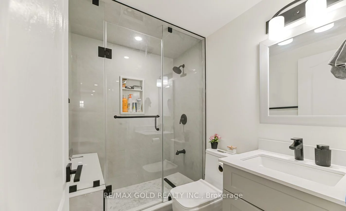 81, Drake, Southgate, Brampton