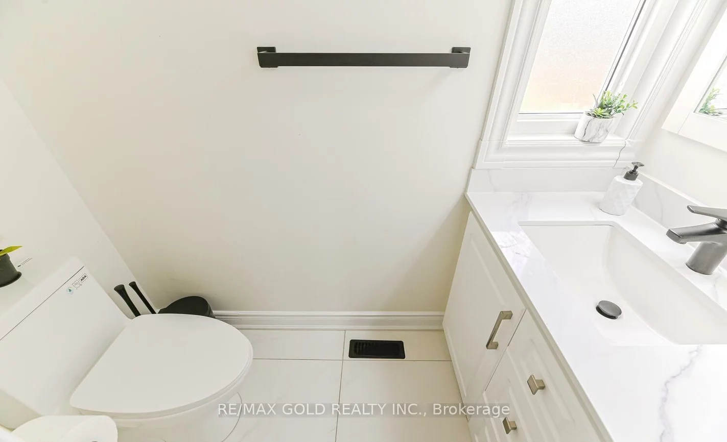 81, Drake, Southgate, Brampton