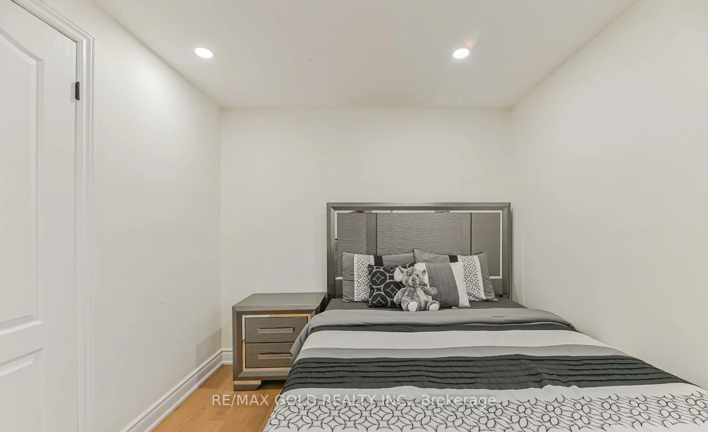 81, Drake, Southgate, Brampton