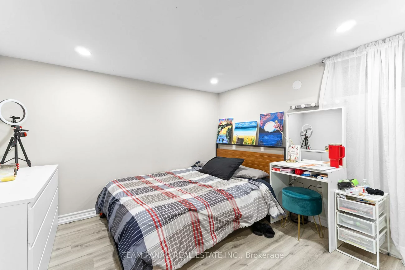 23, Sea Lion, Madoc, Brampton