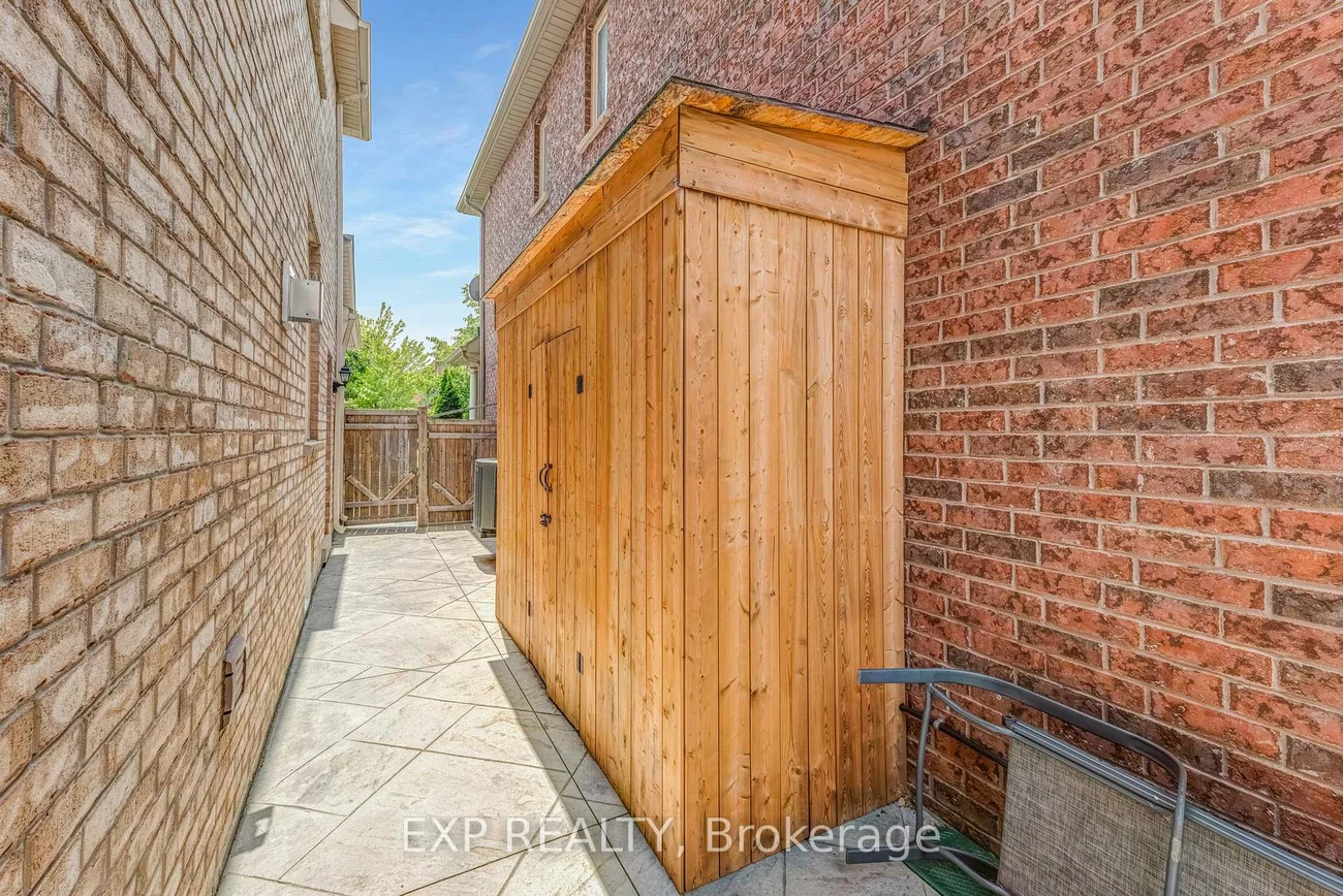 413, Sunny Meadow, Sandringham-Wellington, Brampton