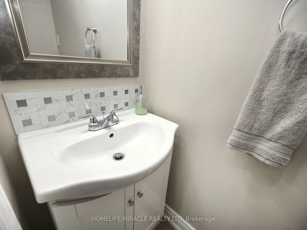 10, Grasspoint, Northgate, Brampton