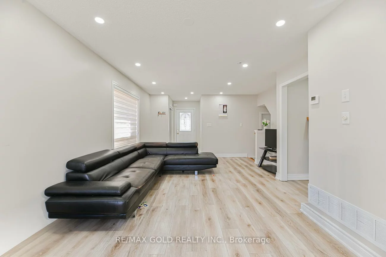 17, Levida, Vales of Castlemore, Brampton