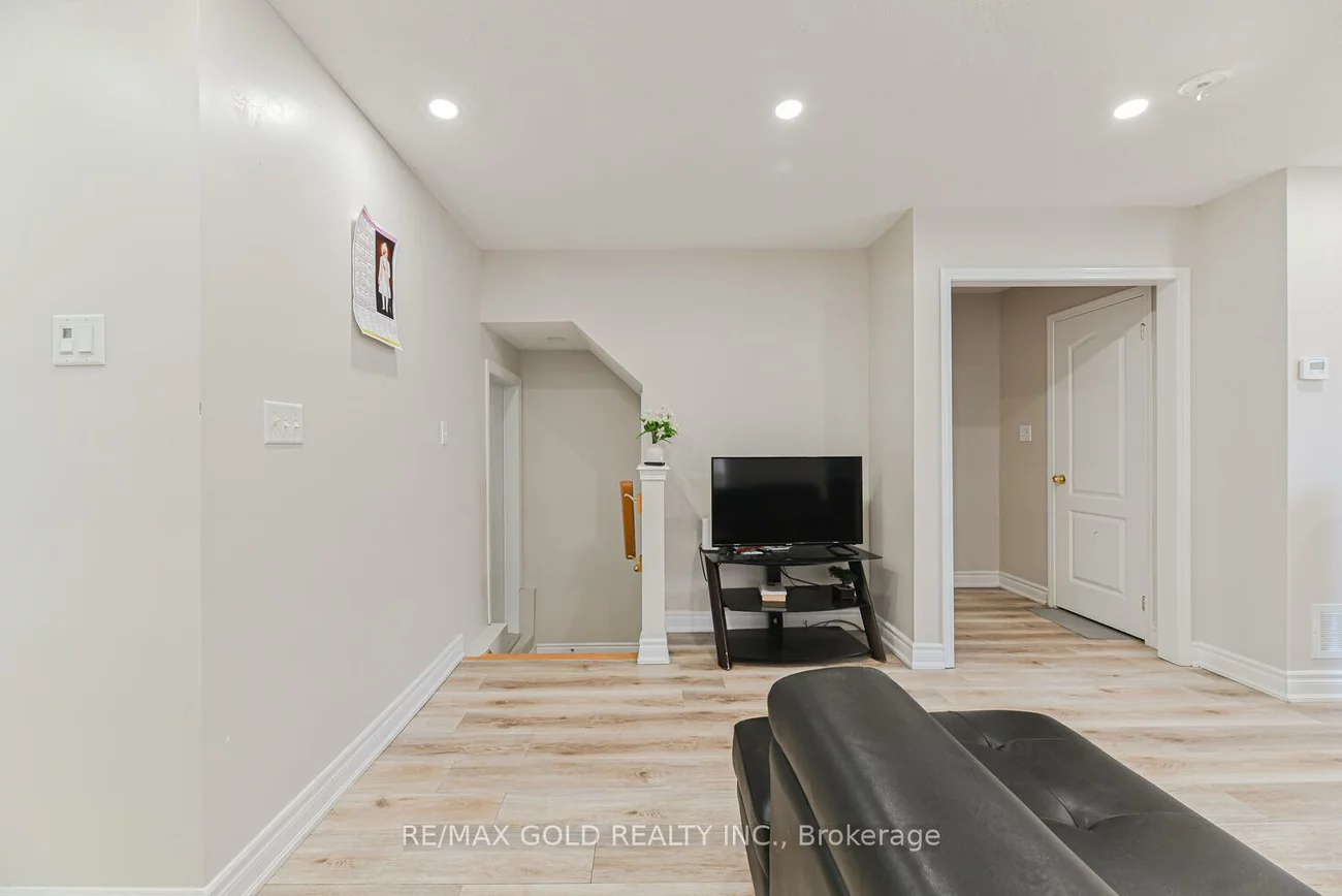 17, Levida, Vales of Castlemore, Brampton