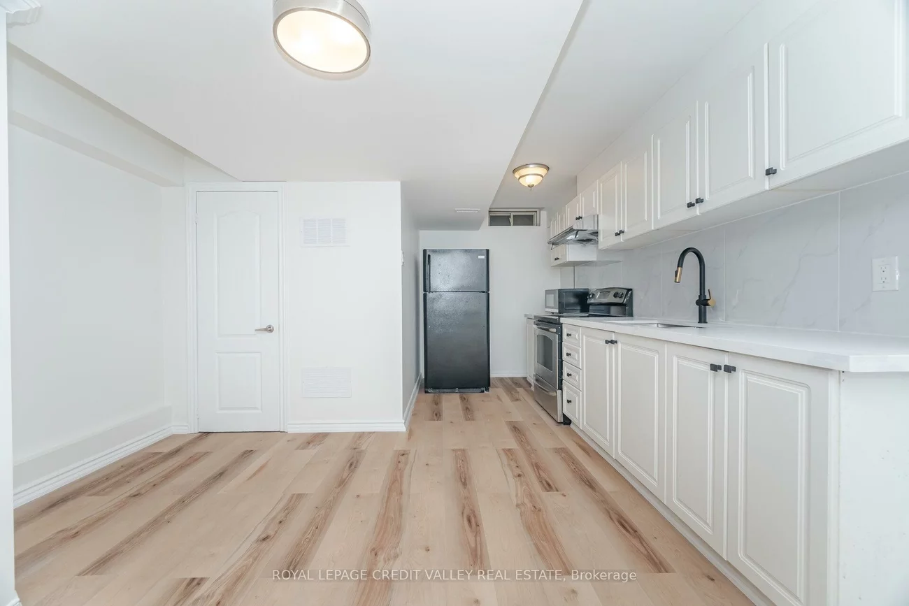 70, Blue Diamond, Bramalea North Industrial, Brampton