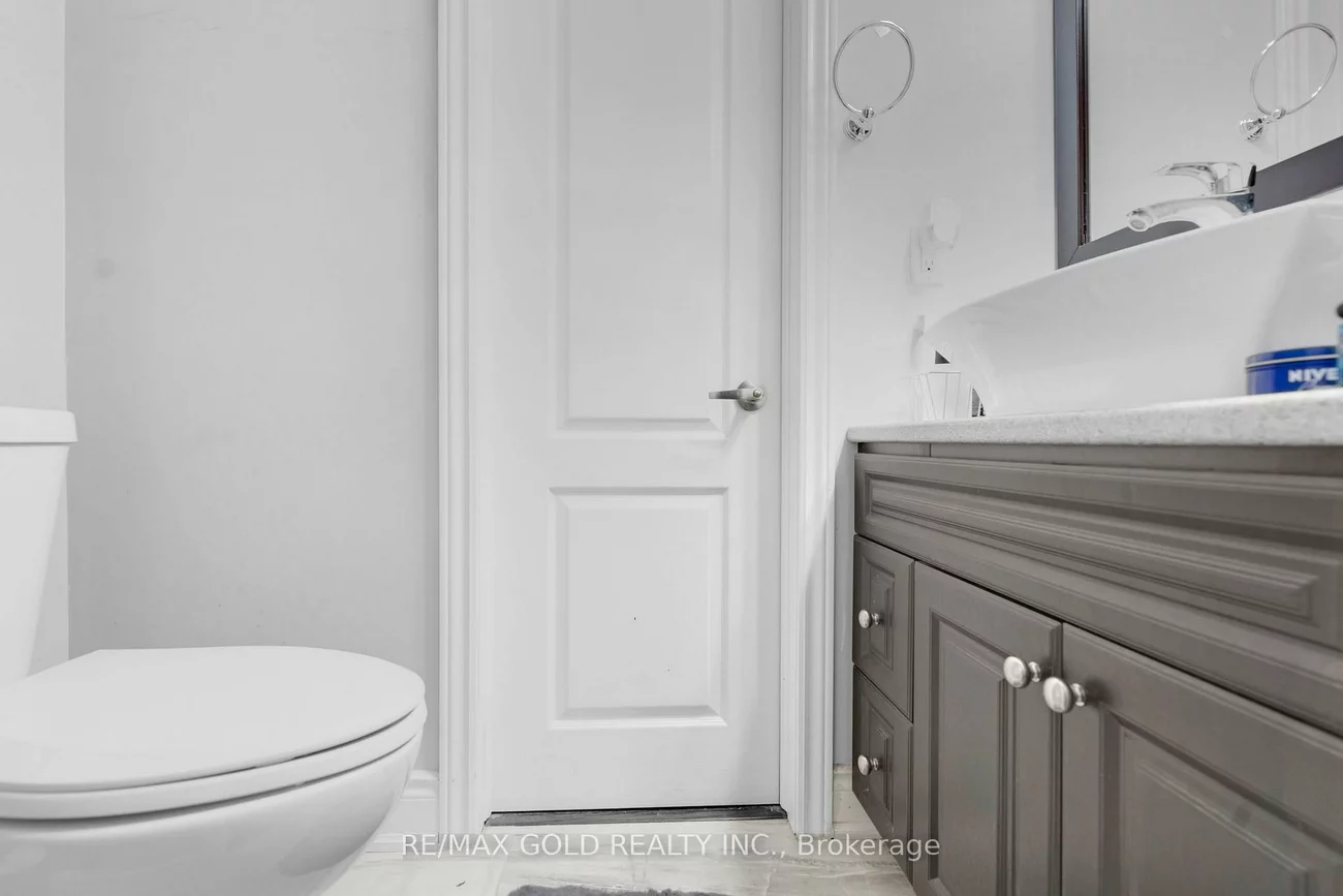 13, TULLAMORE, Brampton East, Brampton