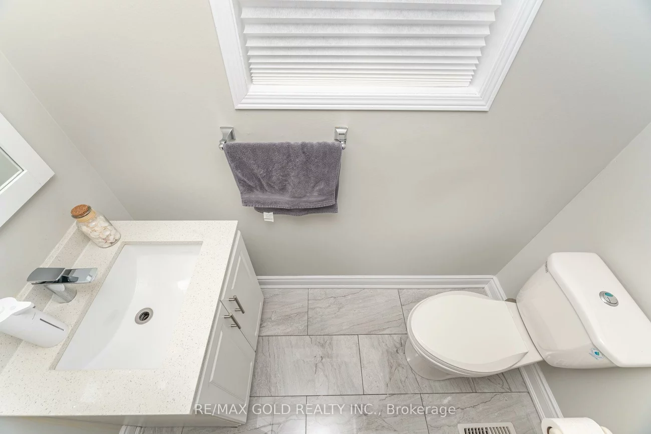 17, Binder Twine, Fletcher's Creek Village, Brampton