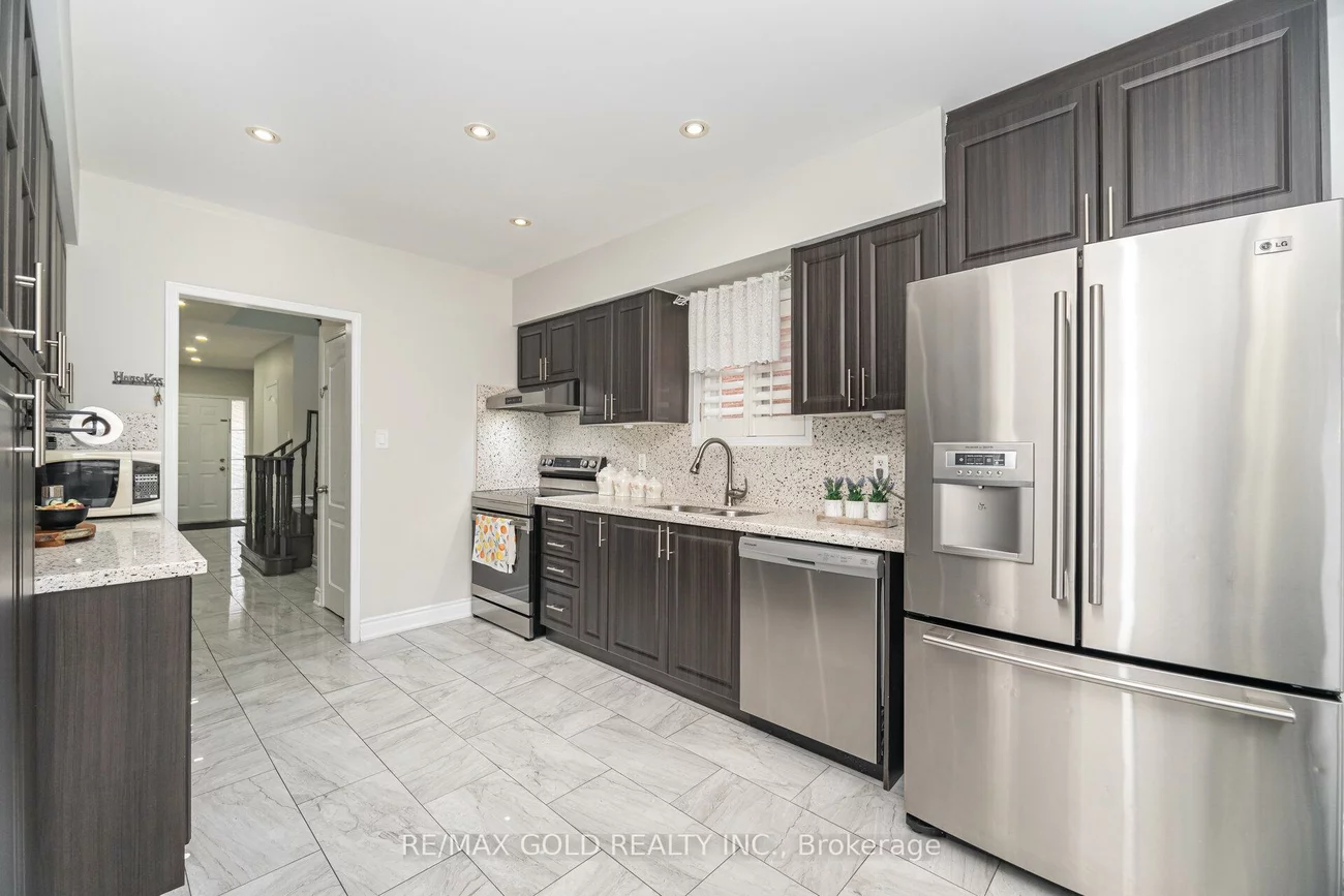 17, Binder Twine, Fletcher's Creek Village, Brampton