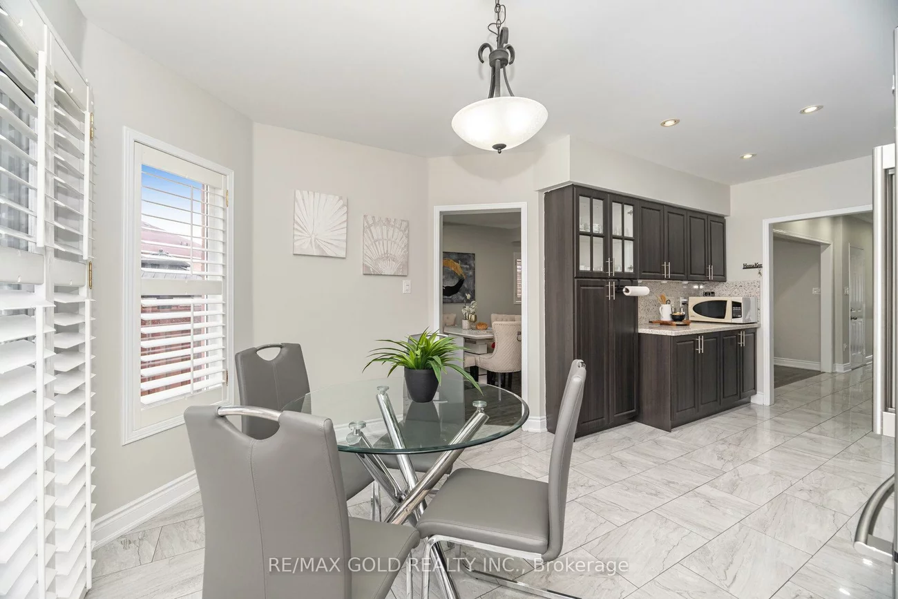 17, Binder Twine, Fletcher's Creek Village, Brampton