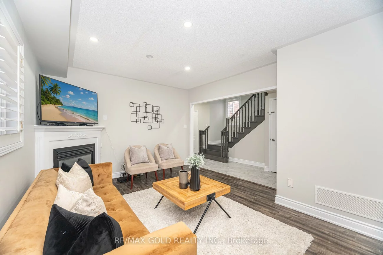 17, Binder Twine, Fletcher's Creek Village, Brampton