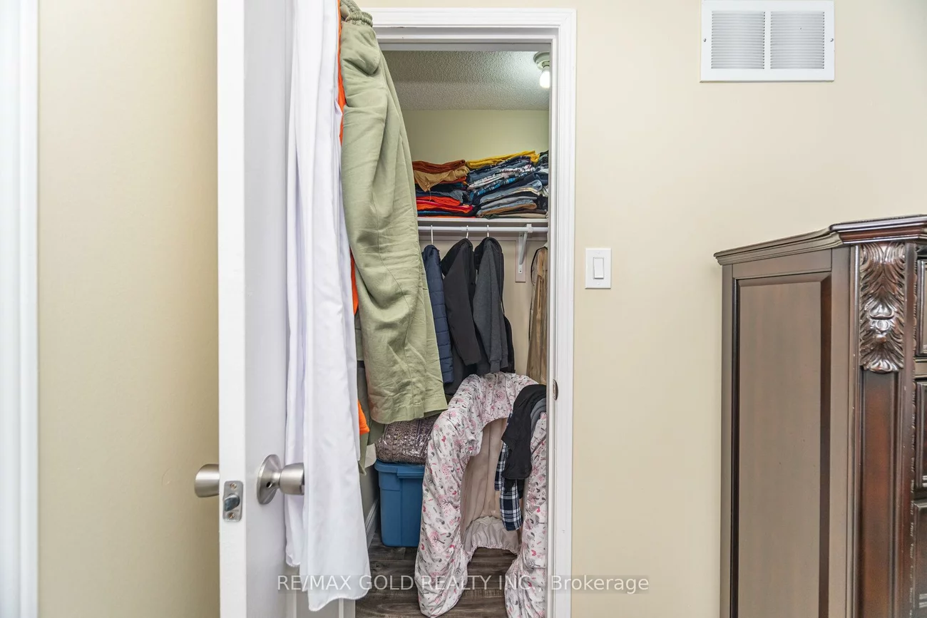 17, Binder Twine, Fletcher's Creek Village, Brampton