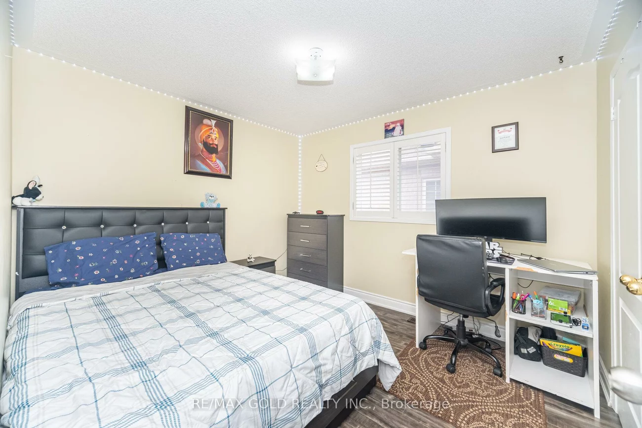 17, Binder Twine, Fletcher's Creek Village, Brampton