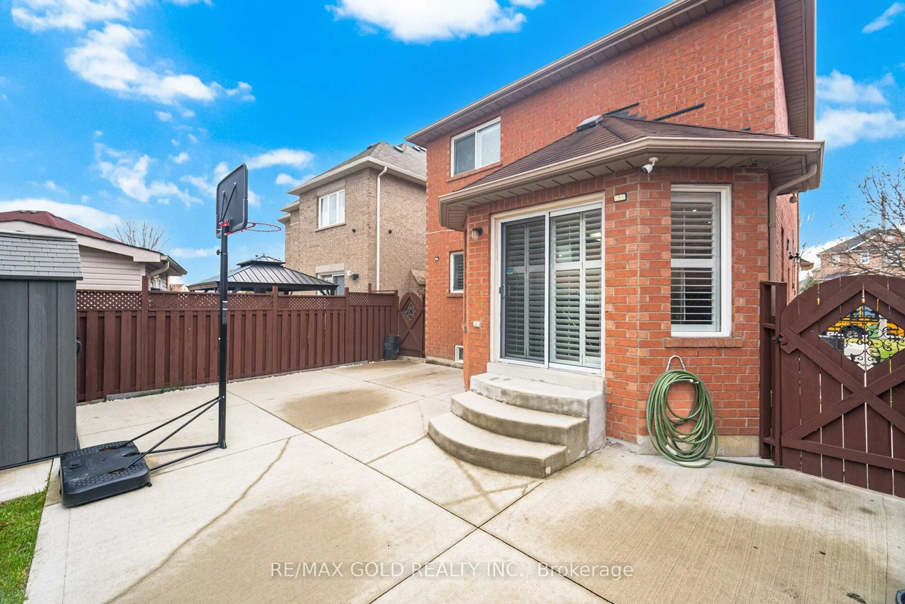 17, Binder Twine, Fletcher's Creek Village, Brampton