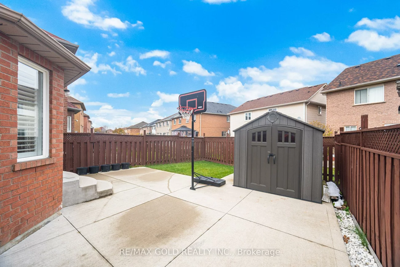 17, Binder Twine, Fletcher's Creek Village, Brampton