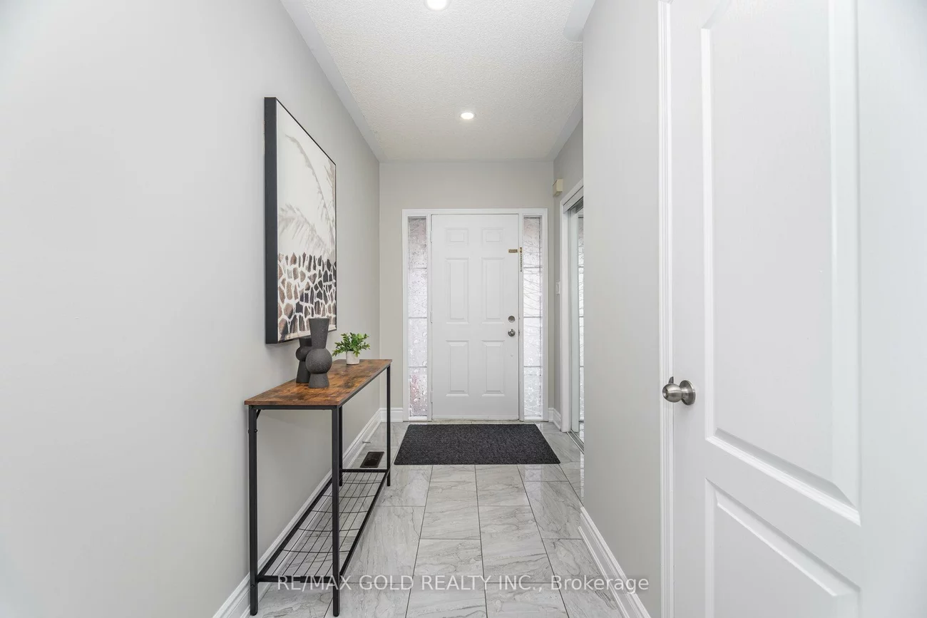 17, Binder Twine, Fletcher's Creek Village, Brampton