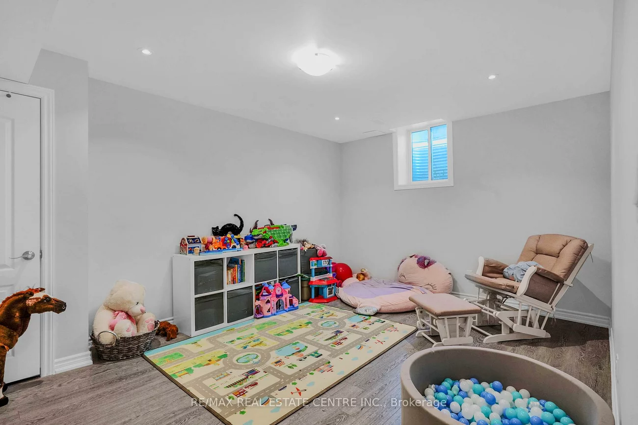 11, Mistyglen, Credit Valley, Brampton