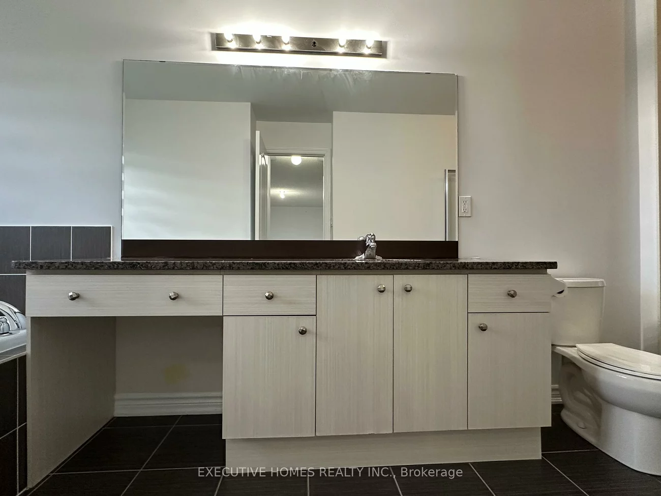 21, Elmcrest, Credit Valley, Brampton