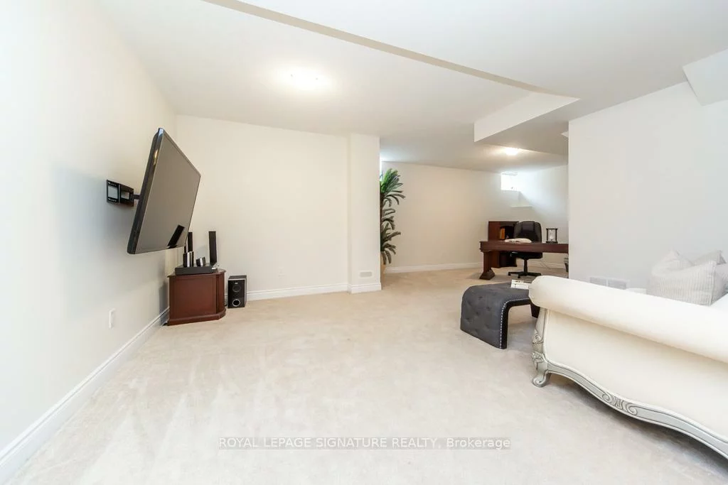 37, Royal West, Credit Valley, Brampton