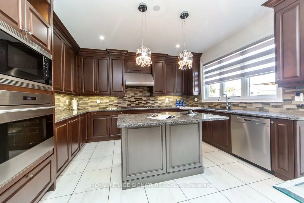 37, Royal West, Credit Valley, Brampton