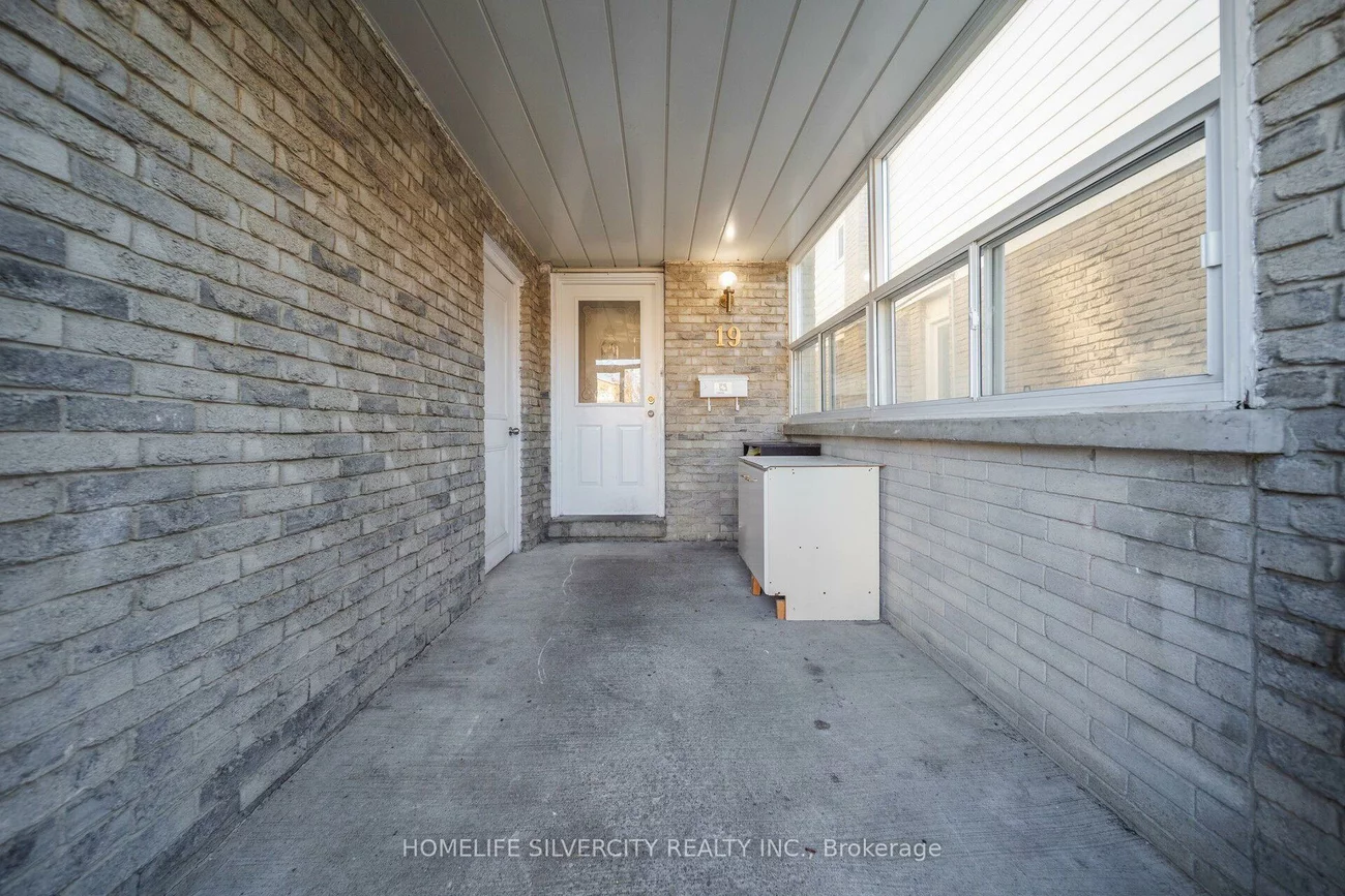 19, Pickard, Fletcher's West, Brampton