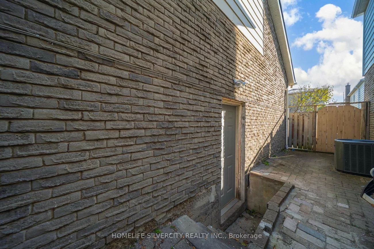 19, Pickard, Fletcher's West, Brampton