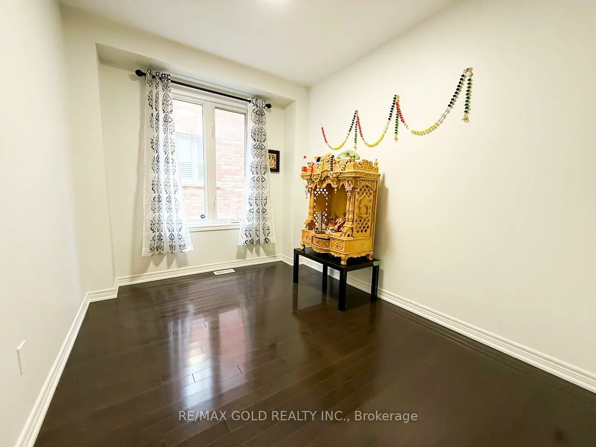 21, Parity, Credit Valley, Brampton