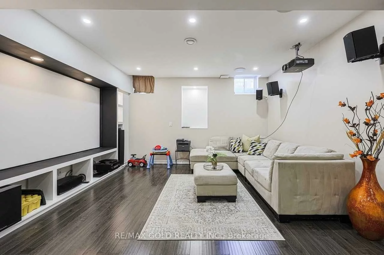 21, Parity, Credit Valley, Brampton