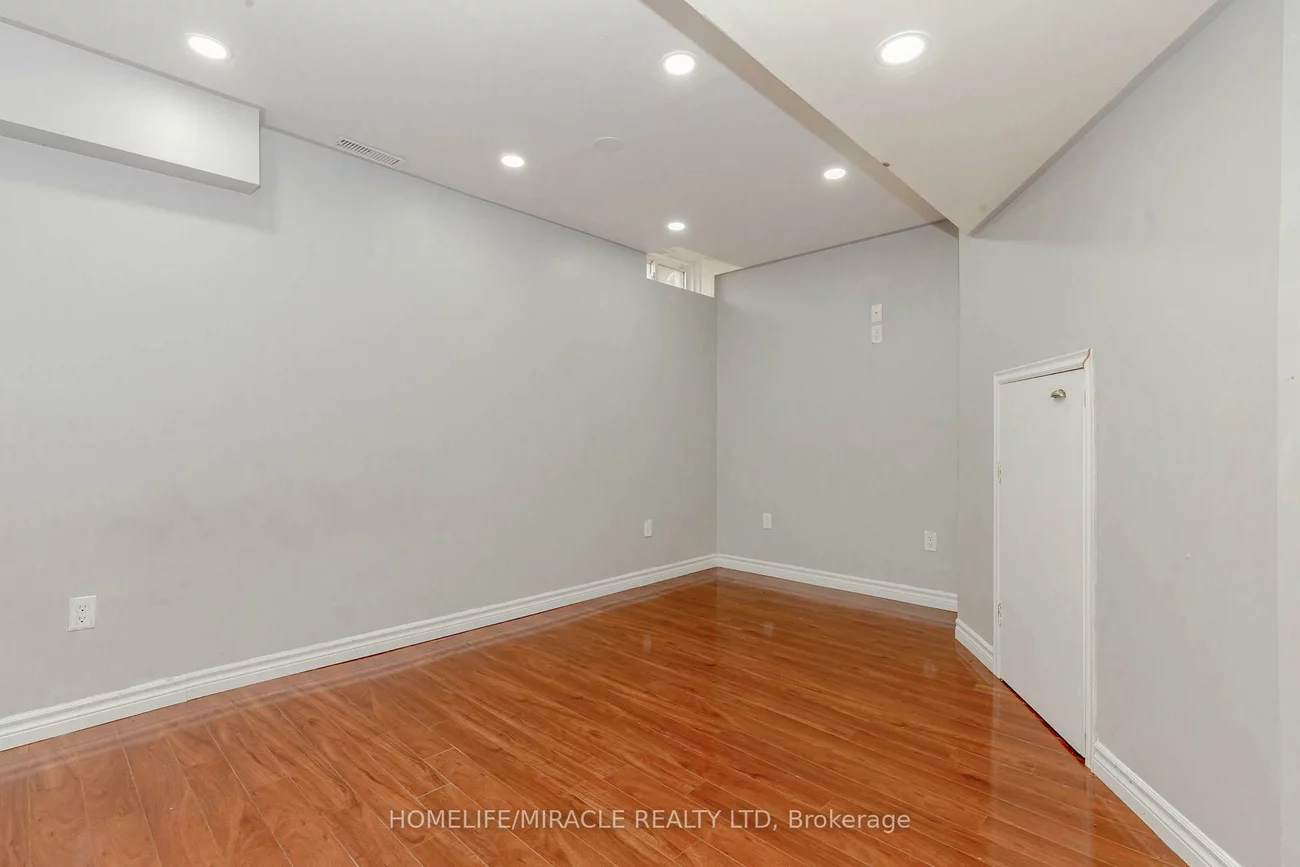 4, Vauxhall, Fletcher's Meadow, Brampton