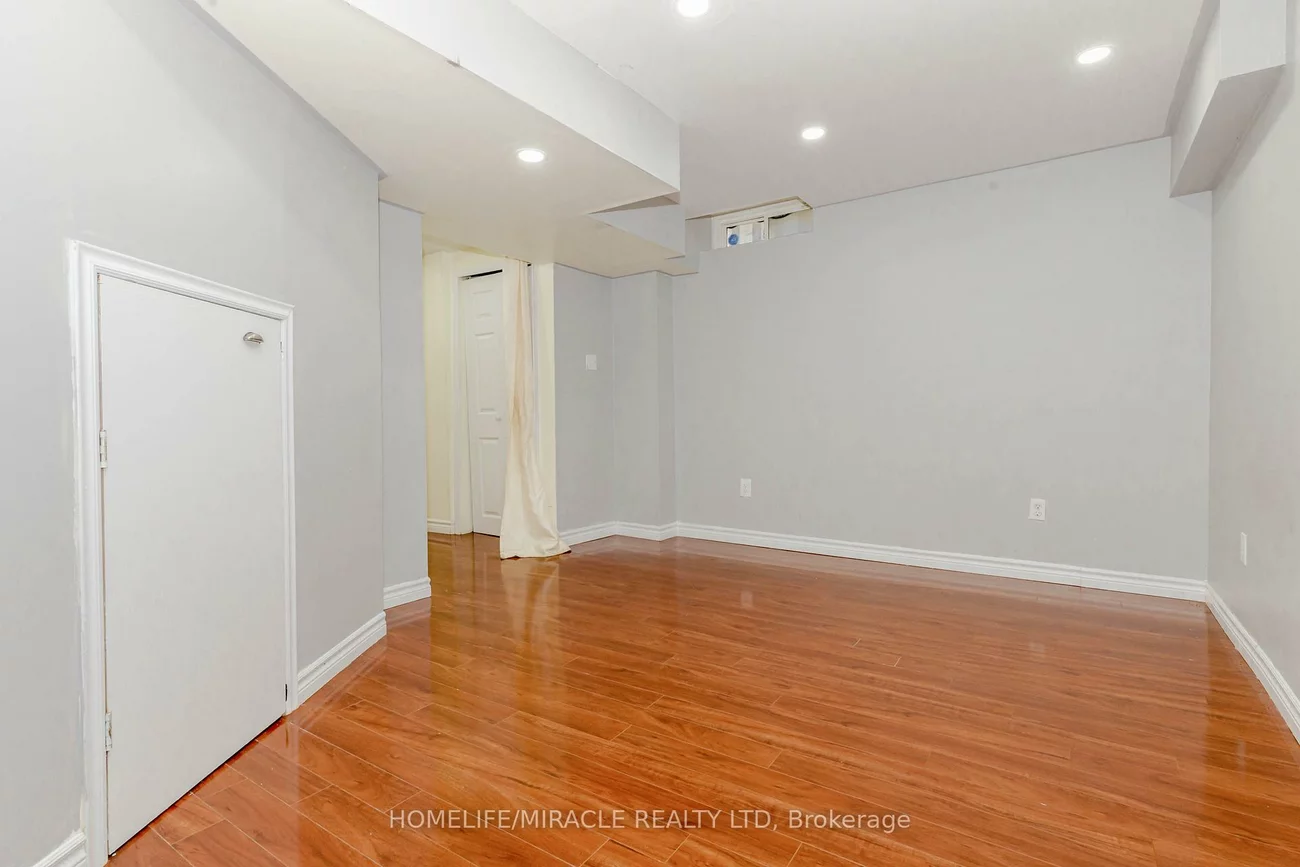 4, Vauxhall, Fletcher's Meadow, Brampton