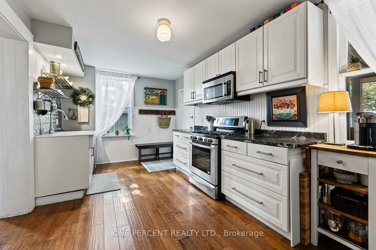 3, Bird, Downtown Brampton, Brampton