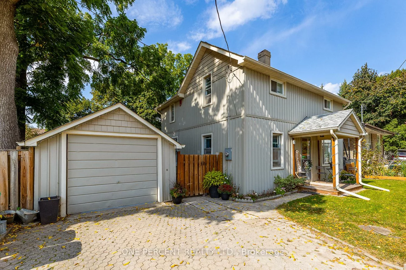 3, Bird, Downtown Brampton, Brampton