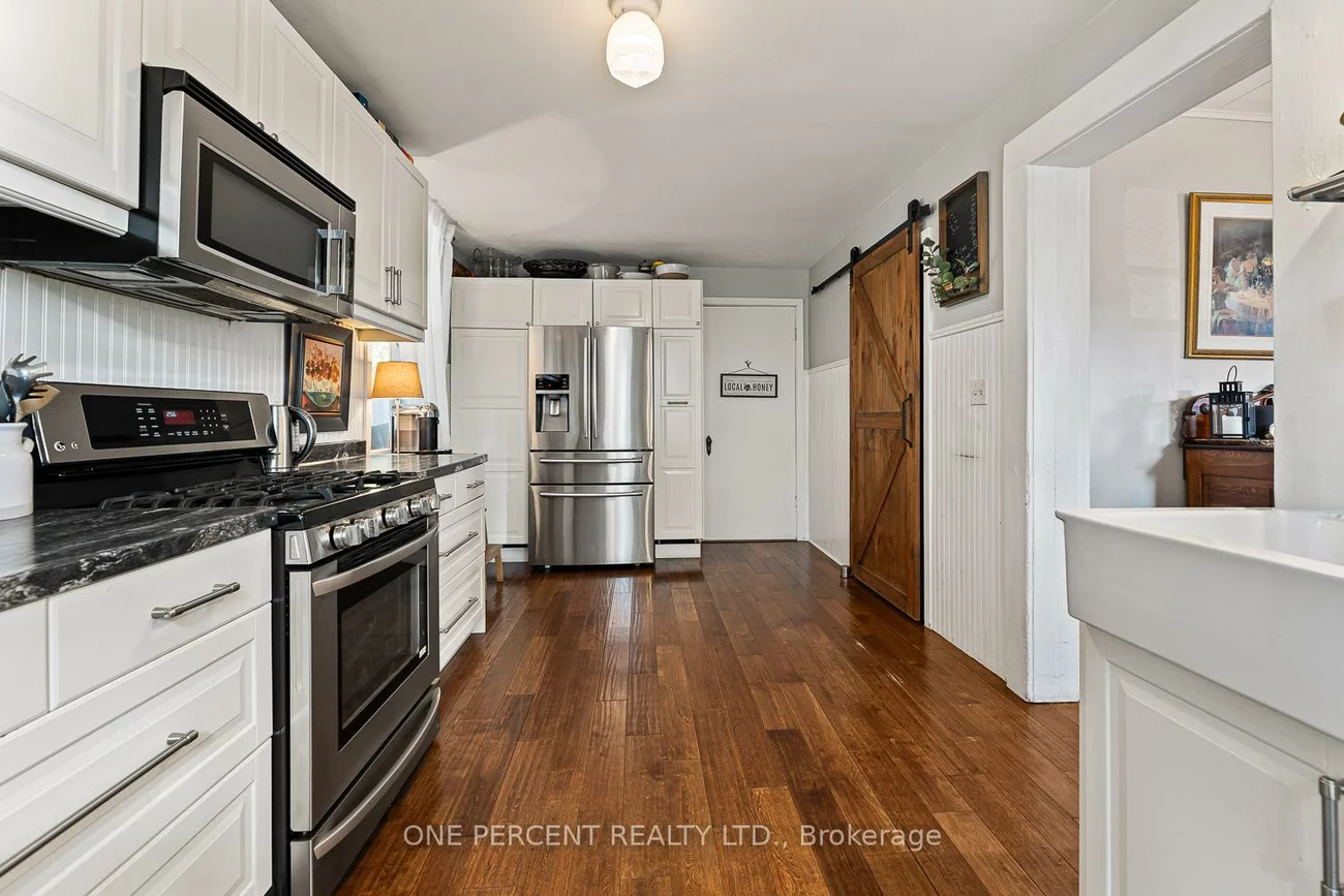 3, Bird, Downtown Brampton, Brampton