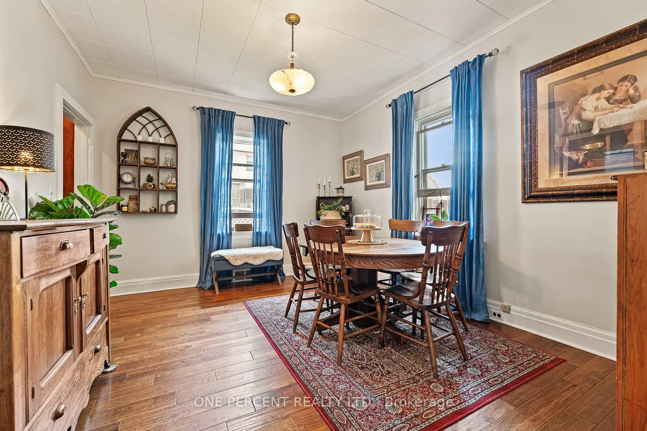 3, Bird, Downtown Brampton, Brampton