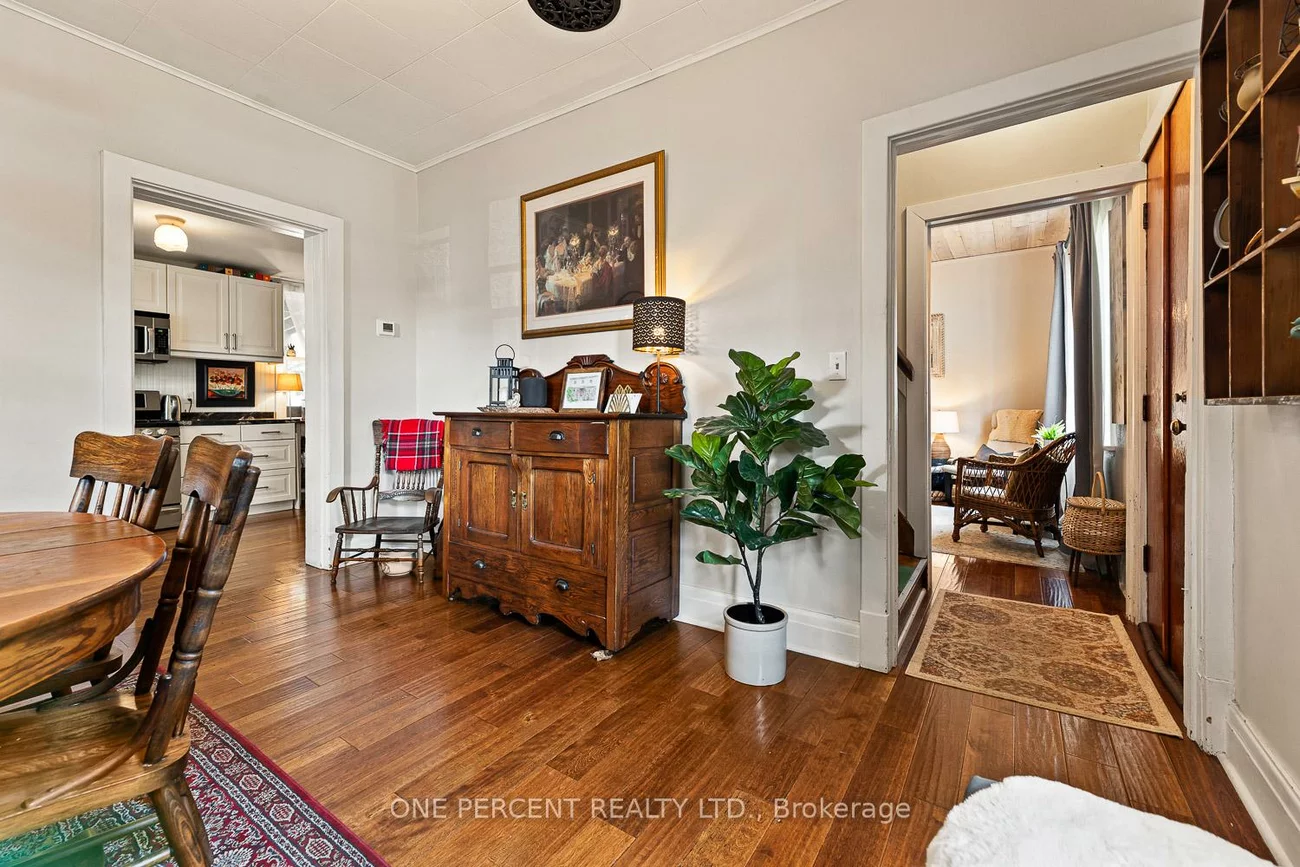 3, Bird, Downtown Brampton, Brampton