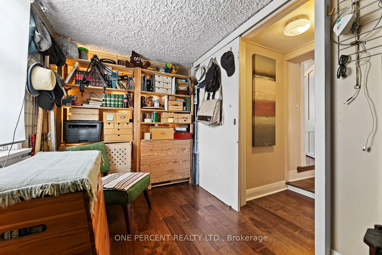 3, Bird, Downtown Brampton, Brampton