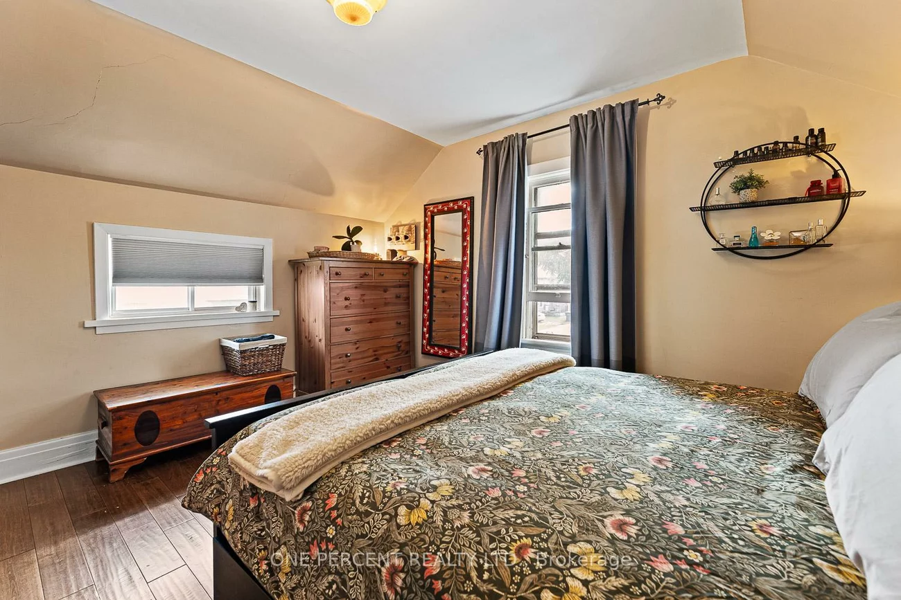 3, Bird, Downtown Brampton, Brampton