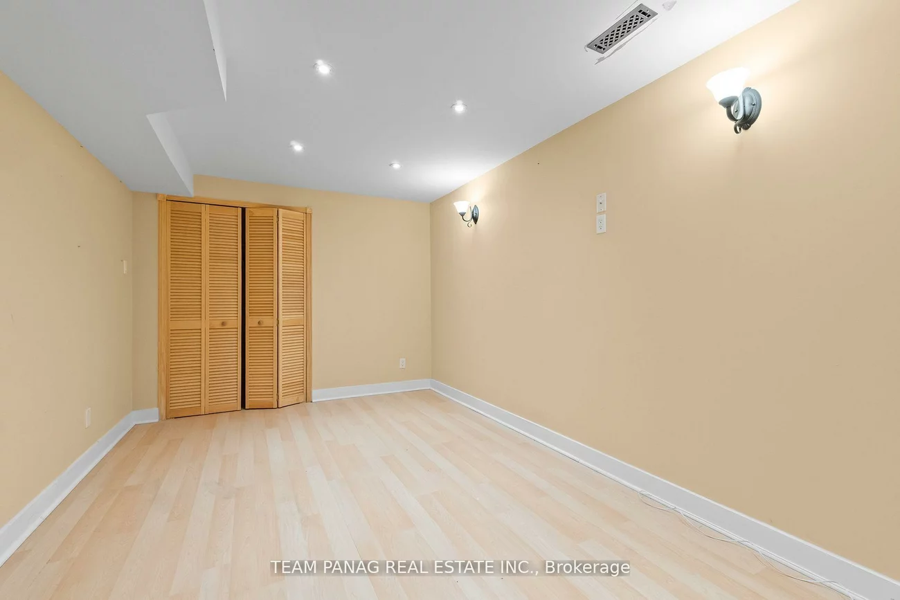 22, Coachlight, Vales of Castlemore, Brampton