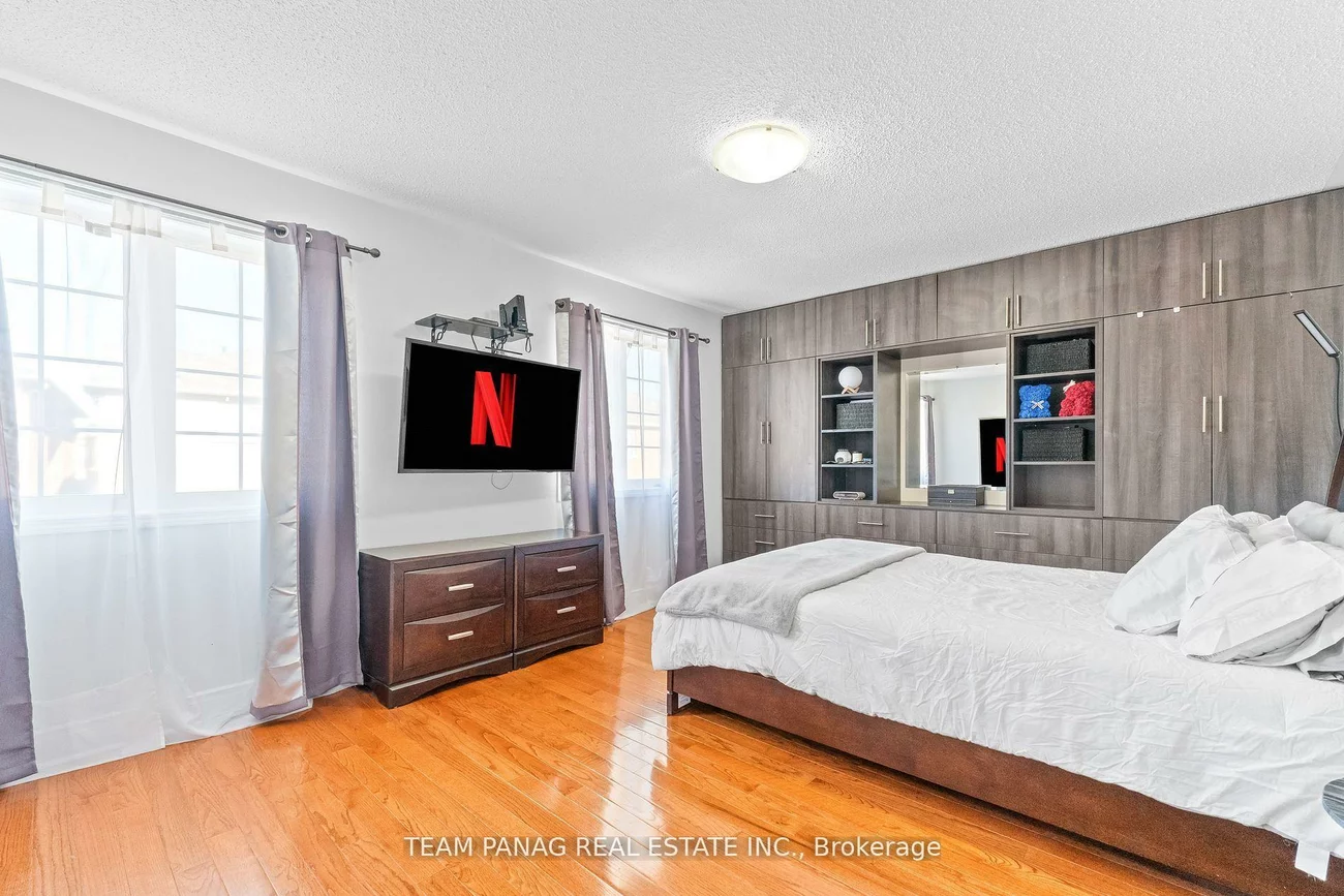 22, Coachlight, Vales of Castlemore, Brampton