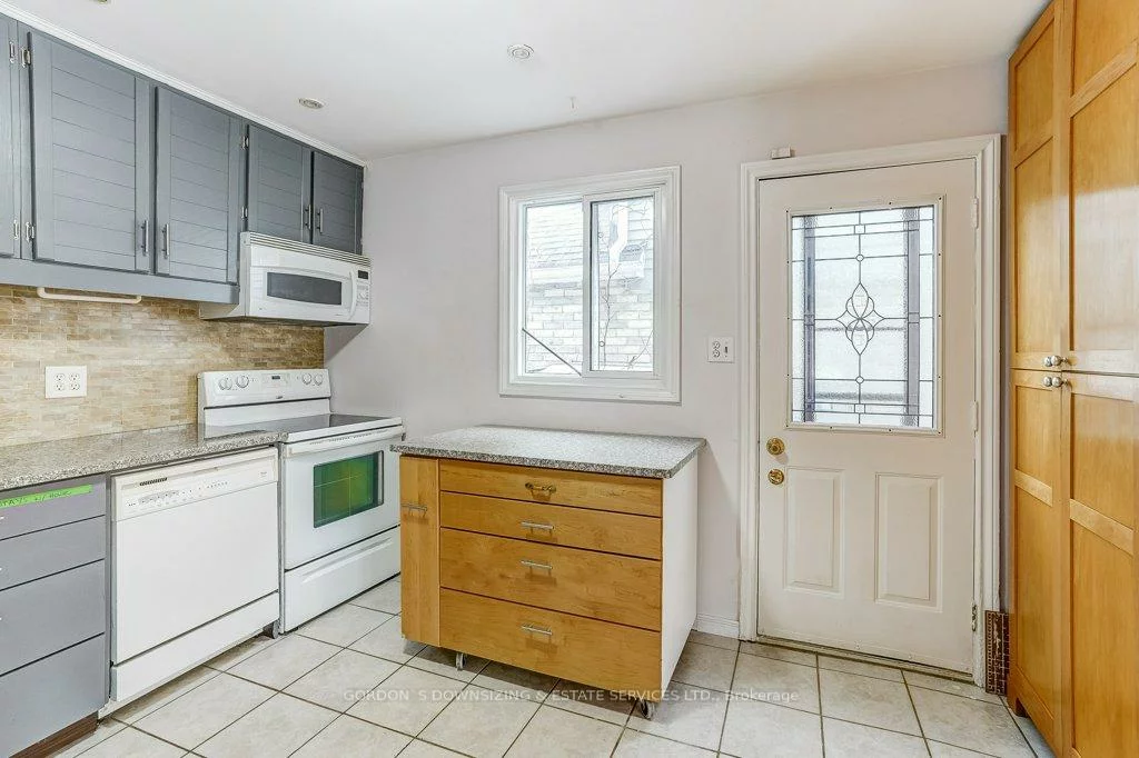 17, Roehampton, Brampton South, Brampton