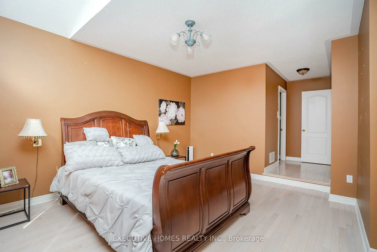 10, Safari, Snelgrove, Brampton