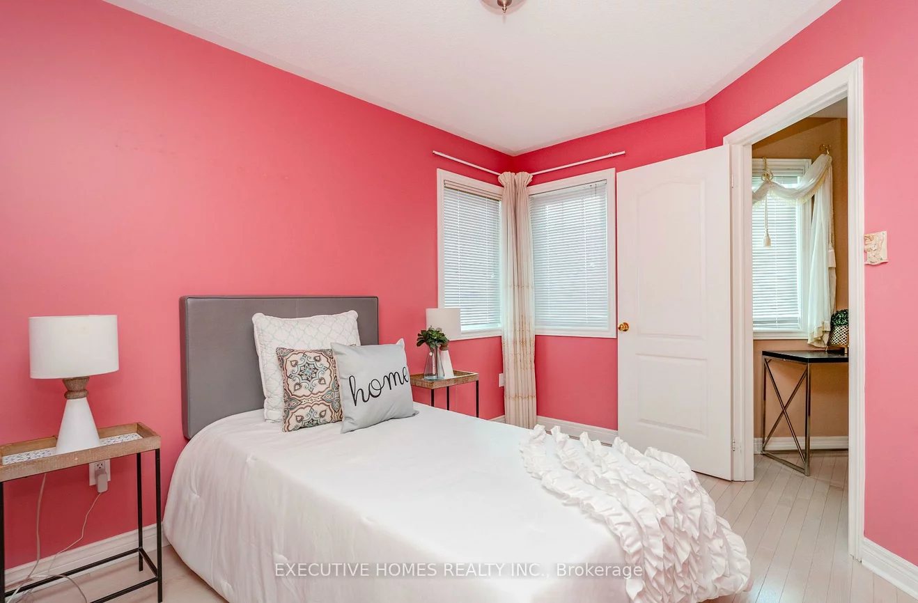 10, Safari, Snelgrove, Brampton